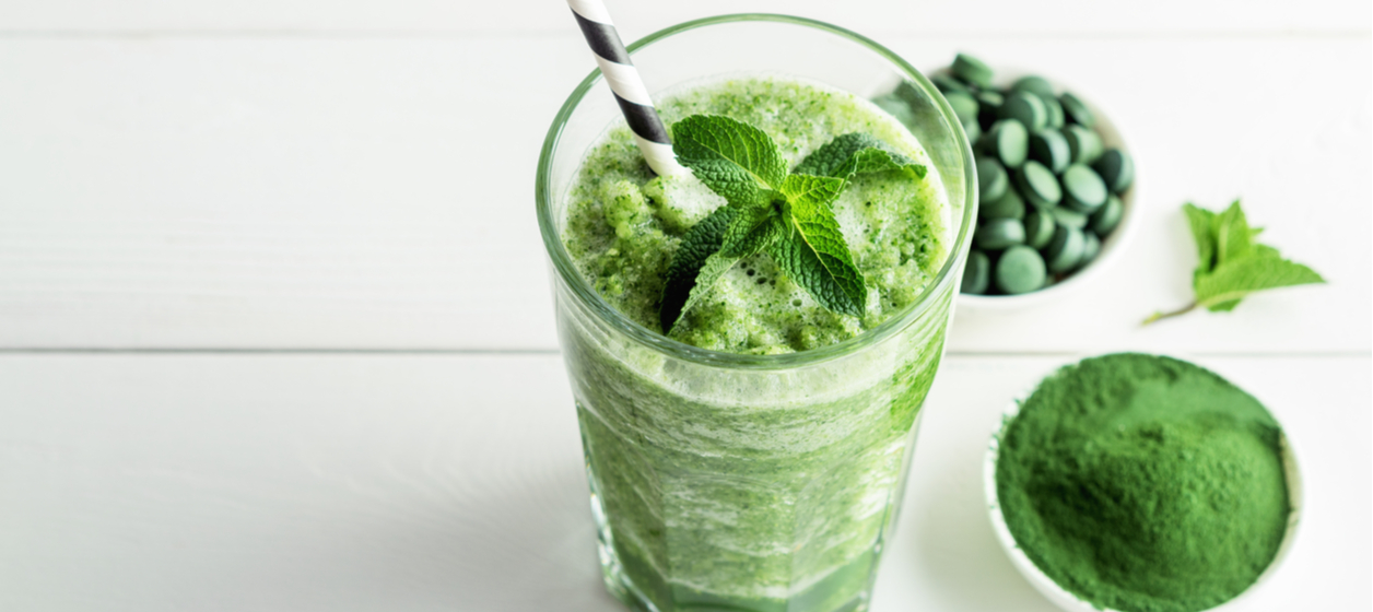 Grön smoothie med spirulina och chlorella Grön smoothie med spirulina och chlorella