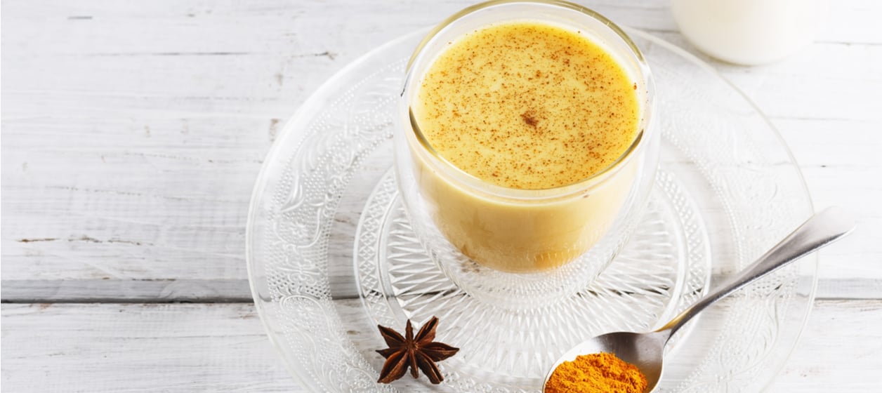 Gurkmeja latte Gurkmeja latte
