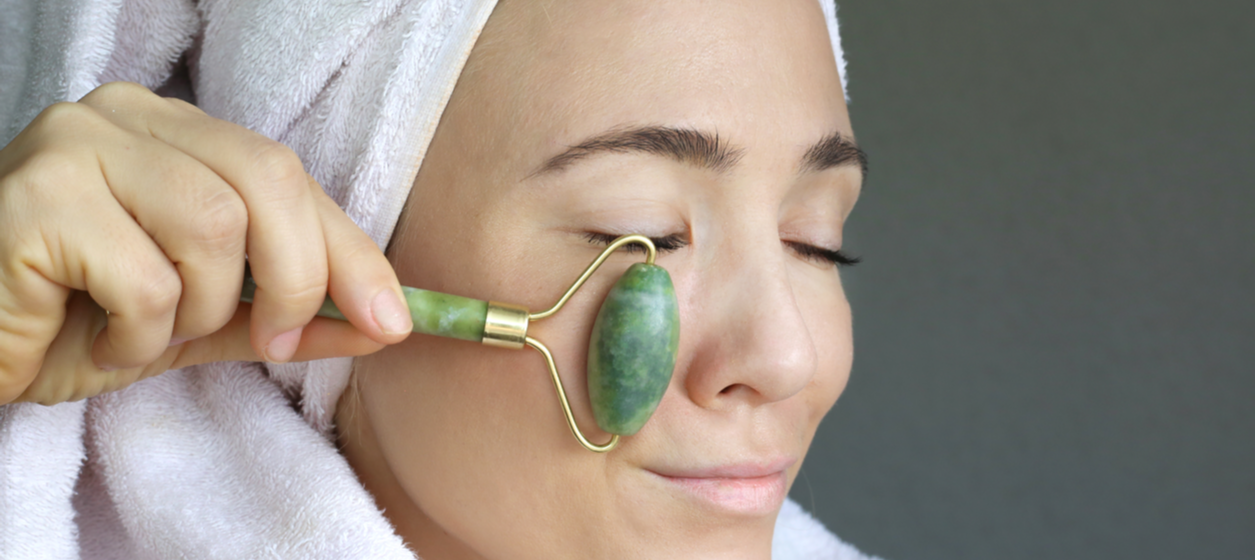 Ansiktsmassage med facial roller Ansiktsmassage med facial roller