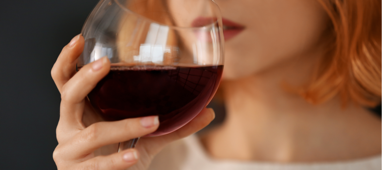 Glas med rödvin Glas med rödvin